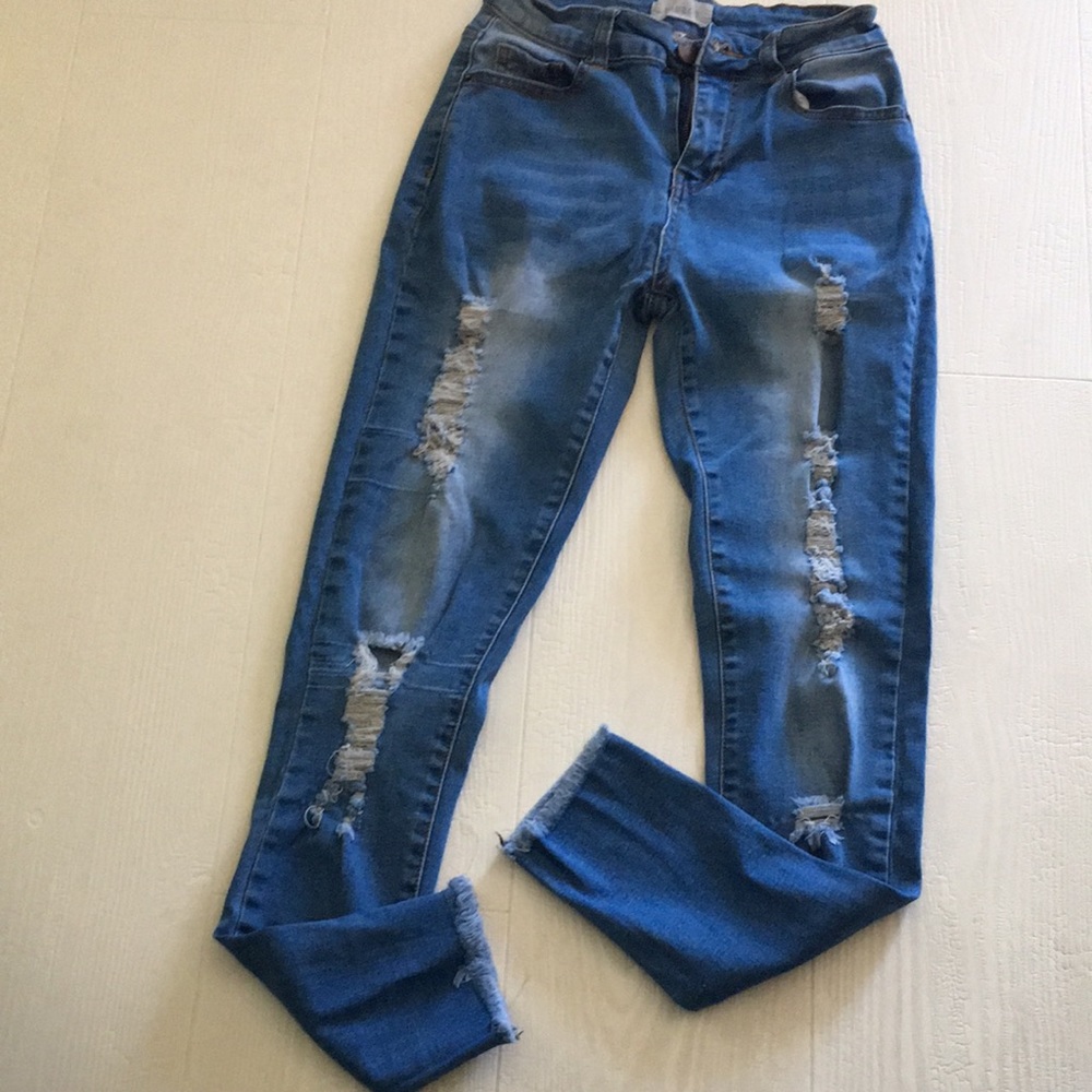 Very stretchy distressed jeans